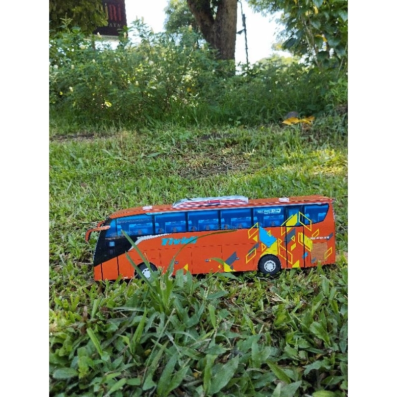 mainan bus tividi oren