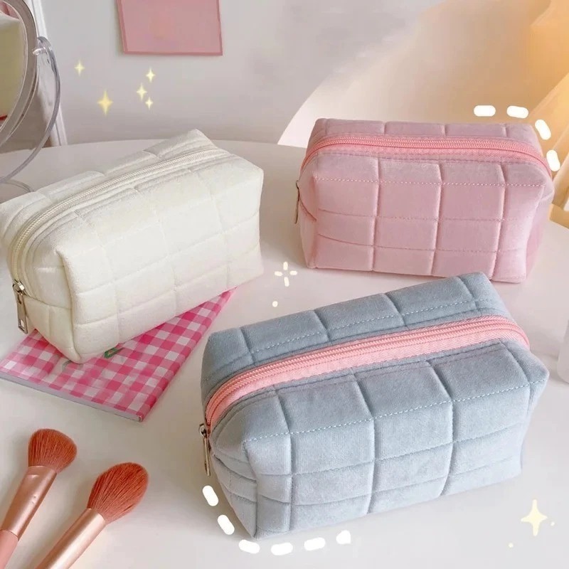 

Tempat Pouch Pillow Korea / Kotak Pensil Sleting Velvet Aesthetic Pastel / Kotak Pensil Bulu / Make Up Pouch