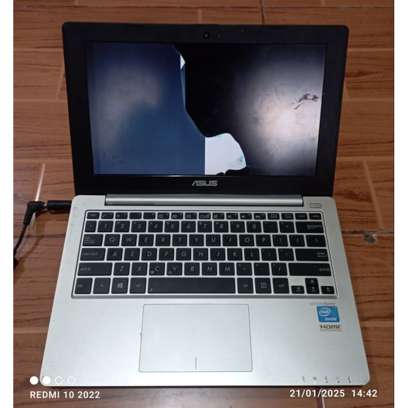 Notebook Asus X201E Intel Celeron DDR3 kondisi minus LCD & tidak ada Charger