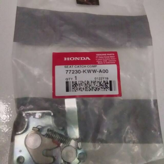 Lawan Kunci Pengait Jok Belakang Honda Revo Absolut 110 AHM Part 77230 KWW A00