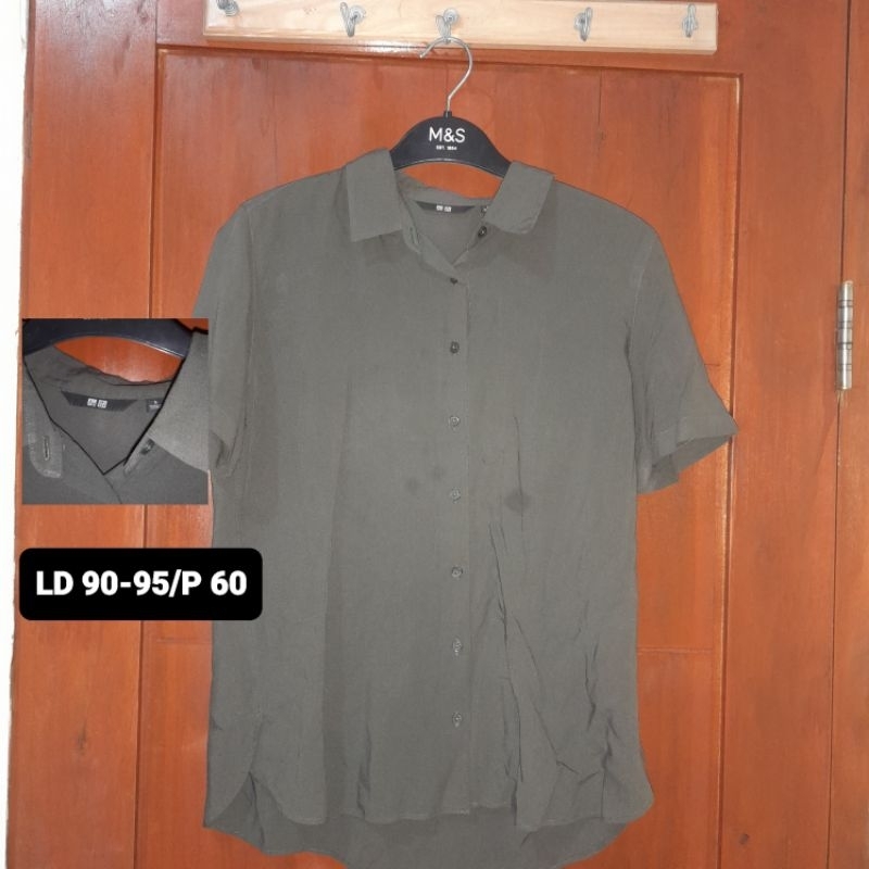 preloved uniqlo kemeja hijau army wanita