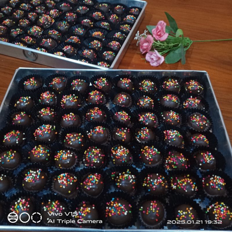 

Bola Coklat // ChocoBall Ukuran Toples 500gr Kue Kering