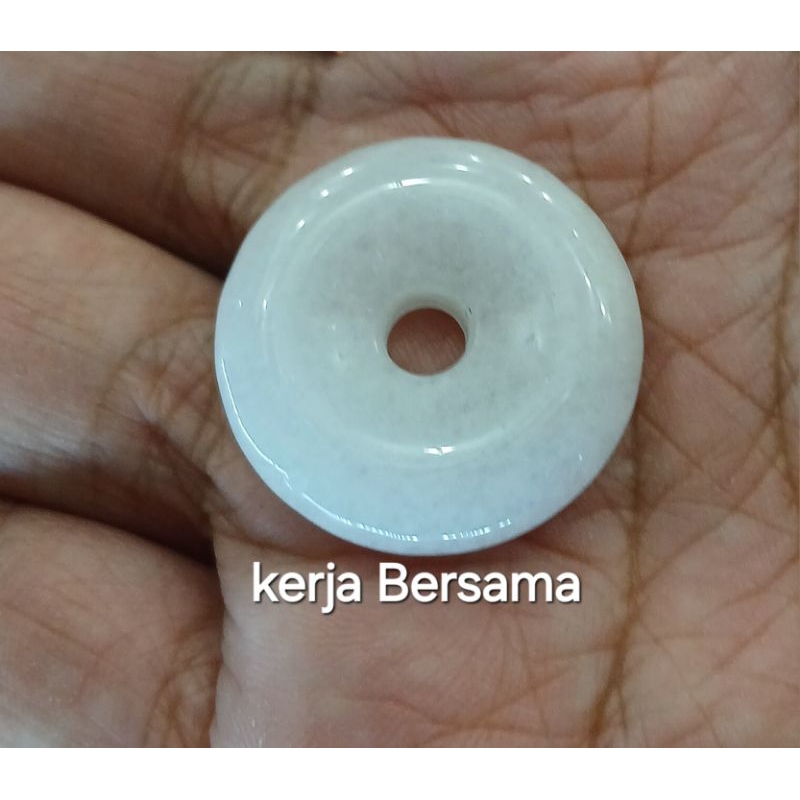 Liontin batu giok putih