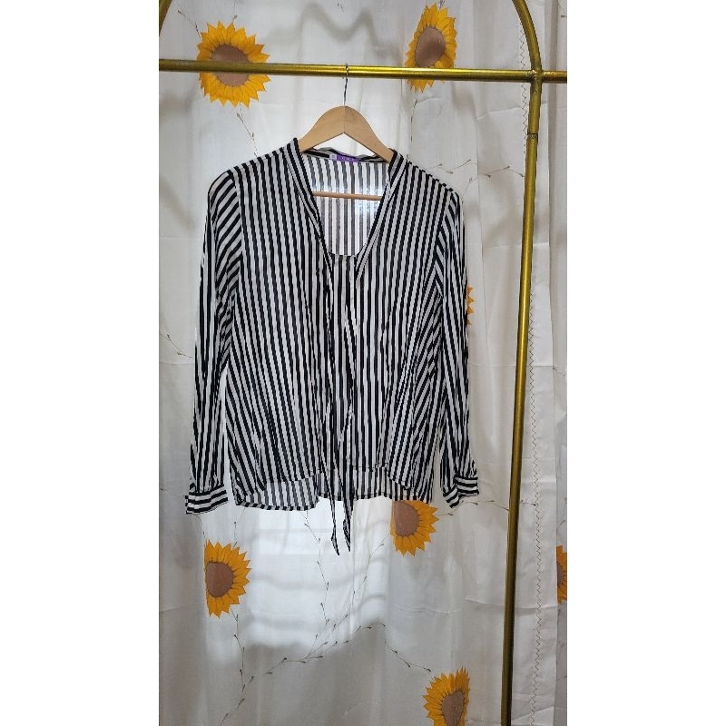 Blouse by GEELA Preloved