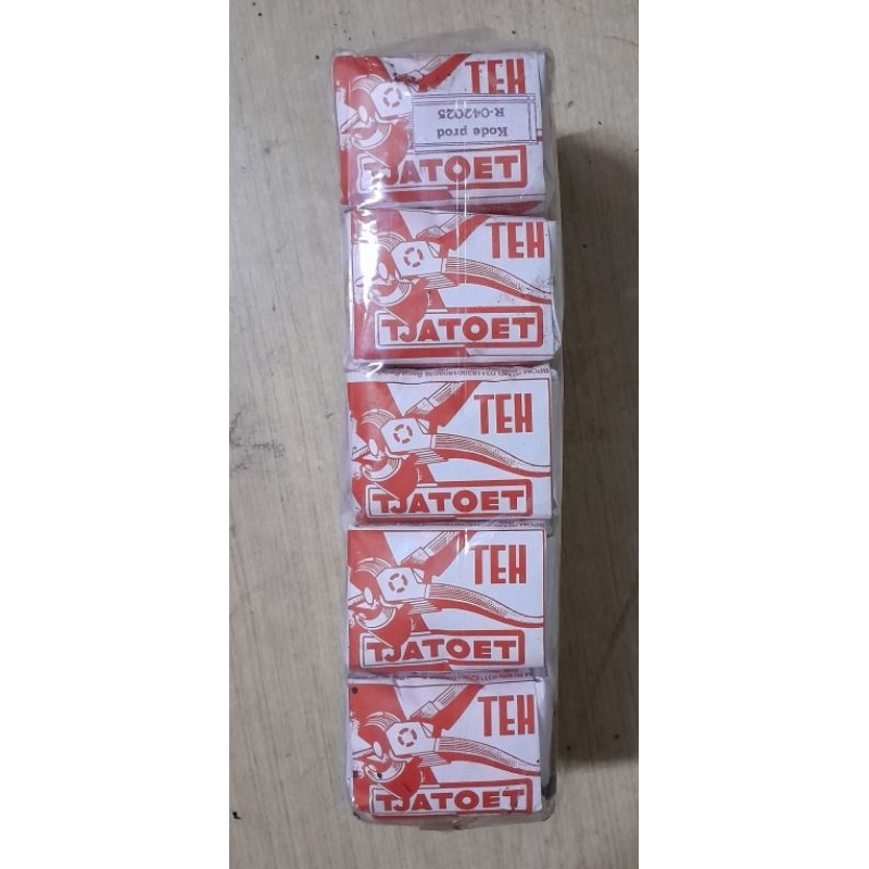 

Teh Tjatoet kecil merah putih 40 gr ( 10 x 40 gr )