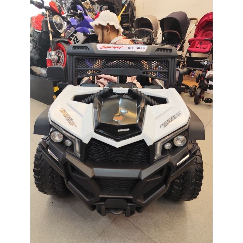 Mobil Aki Jeep Monster 7740+ ban karet