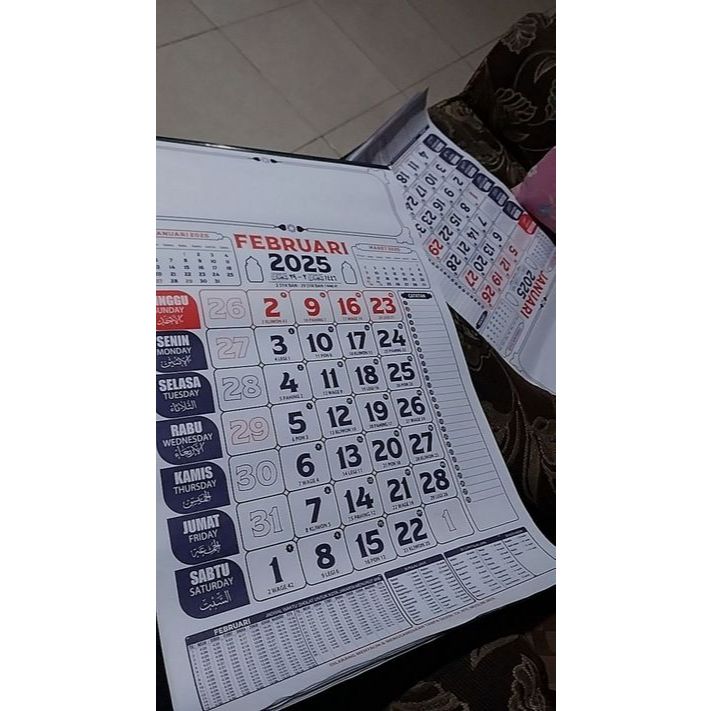 

KALENDER DINDING MASEHI 2025 12 BULAN