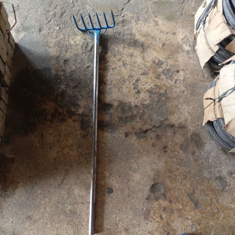 Garuk Rumput / Garuk Sampah