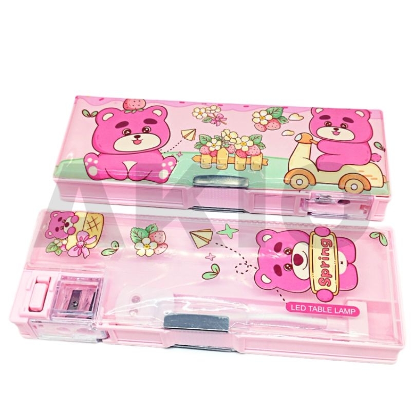 

Tempat Pensil Anak Karakter BERUANG BEAR 2 Sisi Magnet + Lampu Rautan MA3070