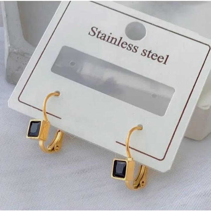 Anting Klip Batu Hitam Wanita Titanium