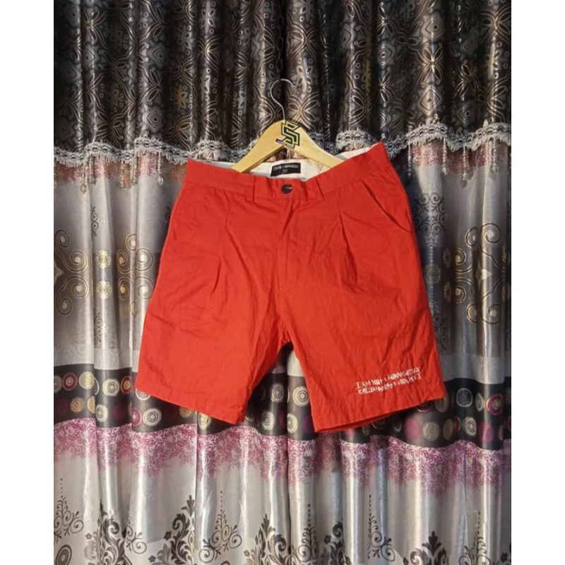 celana pendek iam not a human being