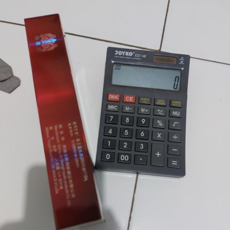 

Kalkulator hitam isi 9