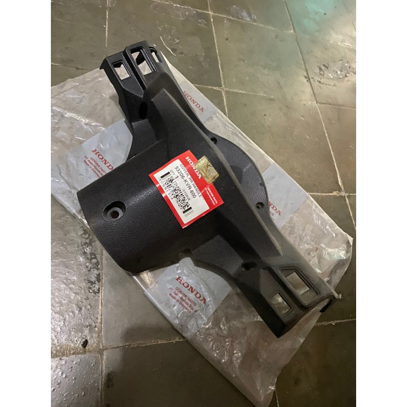 Caver Batok Belakang Cover RR Handle Honda Revo 100 Ori Ahm 53206KVR600 53206-kvr-600