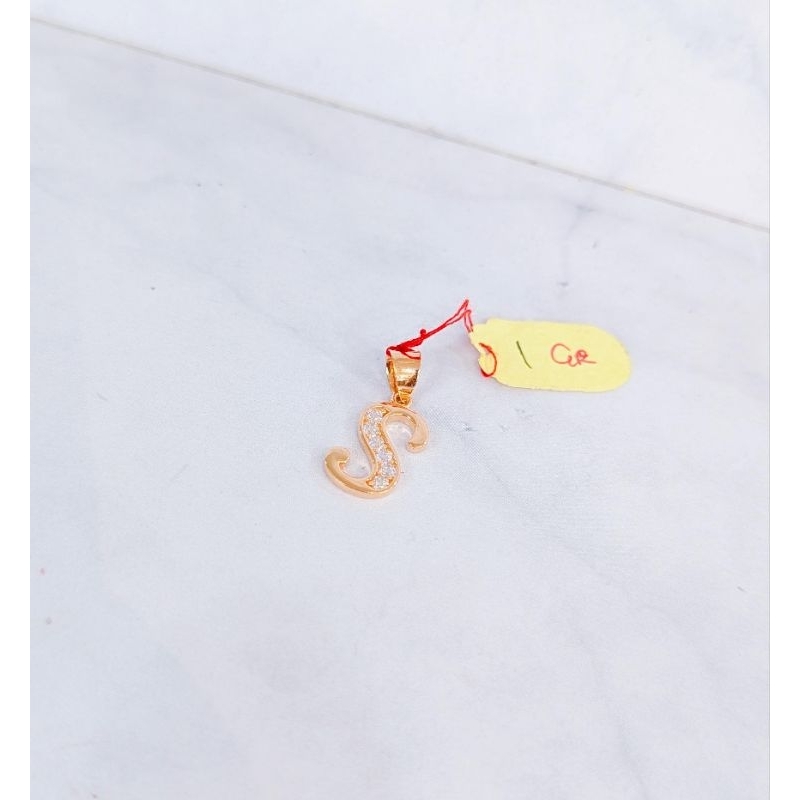 Liontin kalung huruf S