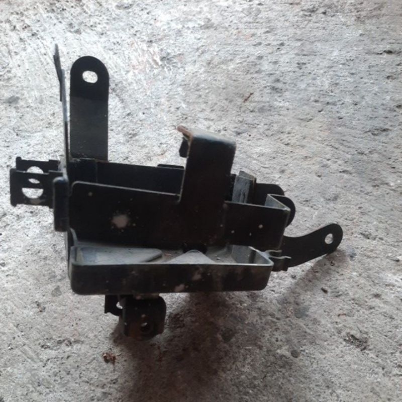 dudukan aki megapro mono ori