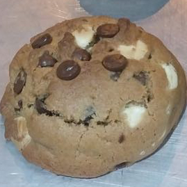 

White & Dark Double Chocolate Chip Cookie - Homemade - Toples 3 Cookies