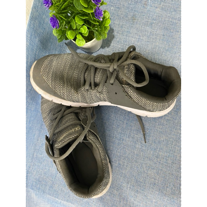 preloved sepatu champion