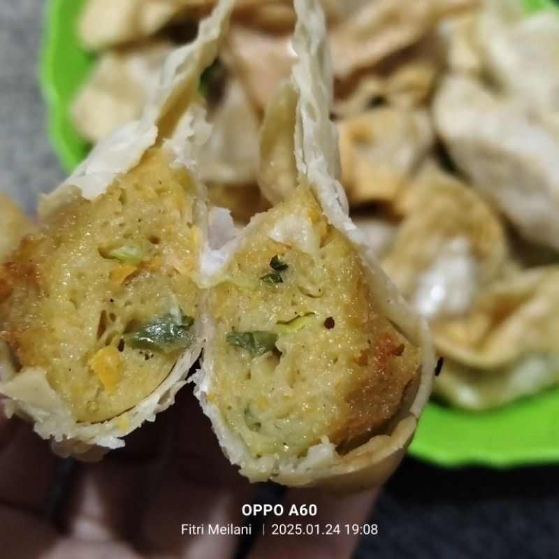 

pangsit goreng ayam 1 pack isi 10 free saos cocolan