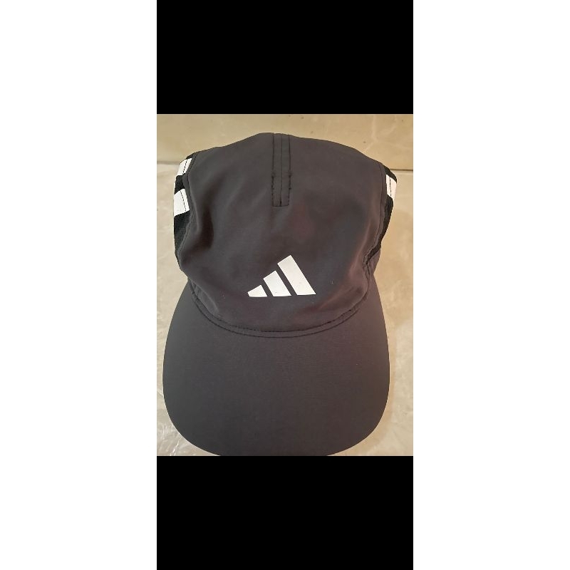 Topi Running Adidas