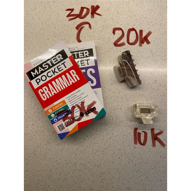 

buku, jepitan rambut <3