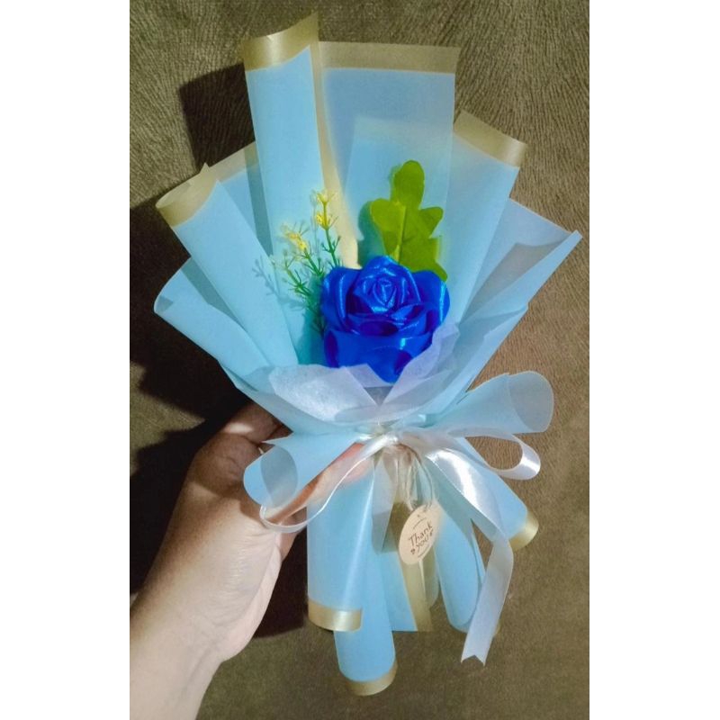 buket bunga pita satin biru 1 tangkai/ buket bunga single rose/ buket pita satin biru/ buket wisuda 