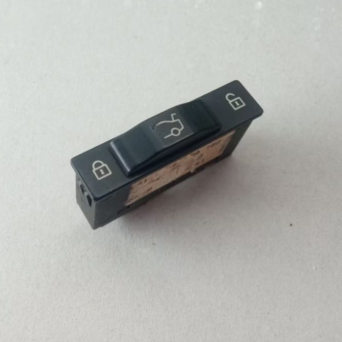 Switch Buka Tutup Bagasi Trunk Lid Lock Original BMW E65 E90 8379766