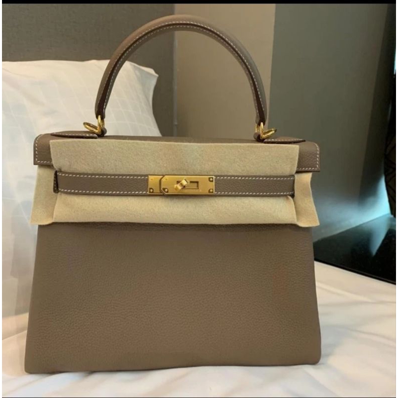

Kelly K28 Togo Stamp B Warna Etoupe GHW Gold Hard Ware Size 28