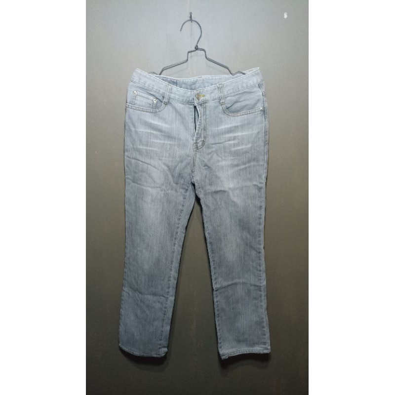 Celana Jeans Wanita Bekas