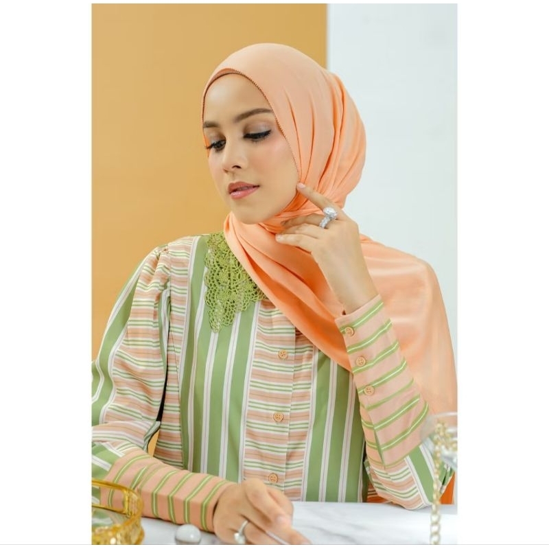 La Bella Shirt with Lace Buttonscarves & Pleated Skirt Avocado PL Size XS