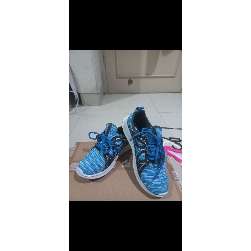 Sepatu Audax biru