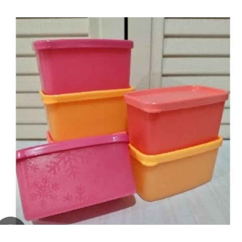Petite square tupperware