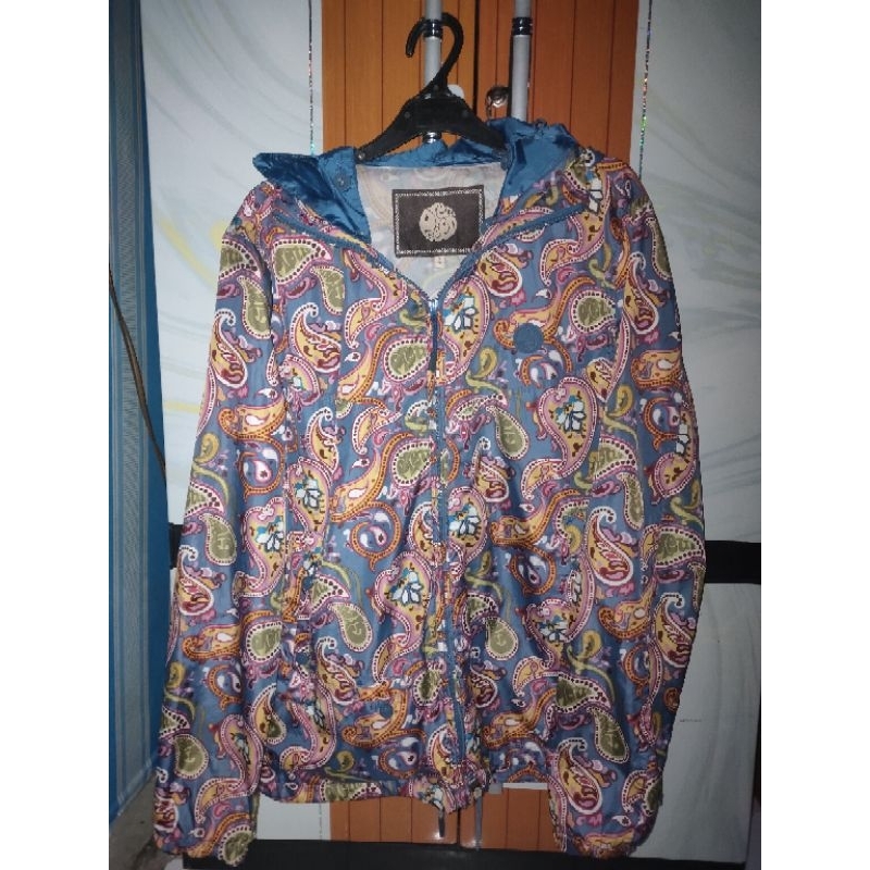 pretty green Paisley