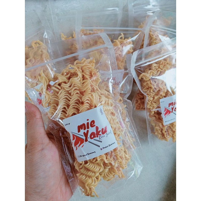 

Mie Kriuk Pedas/Mie Jadul