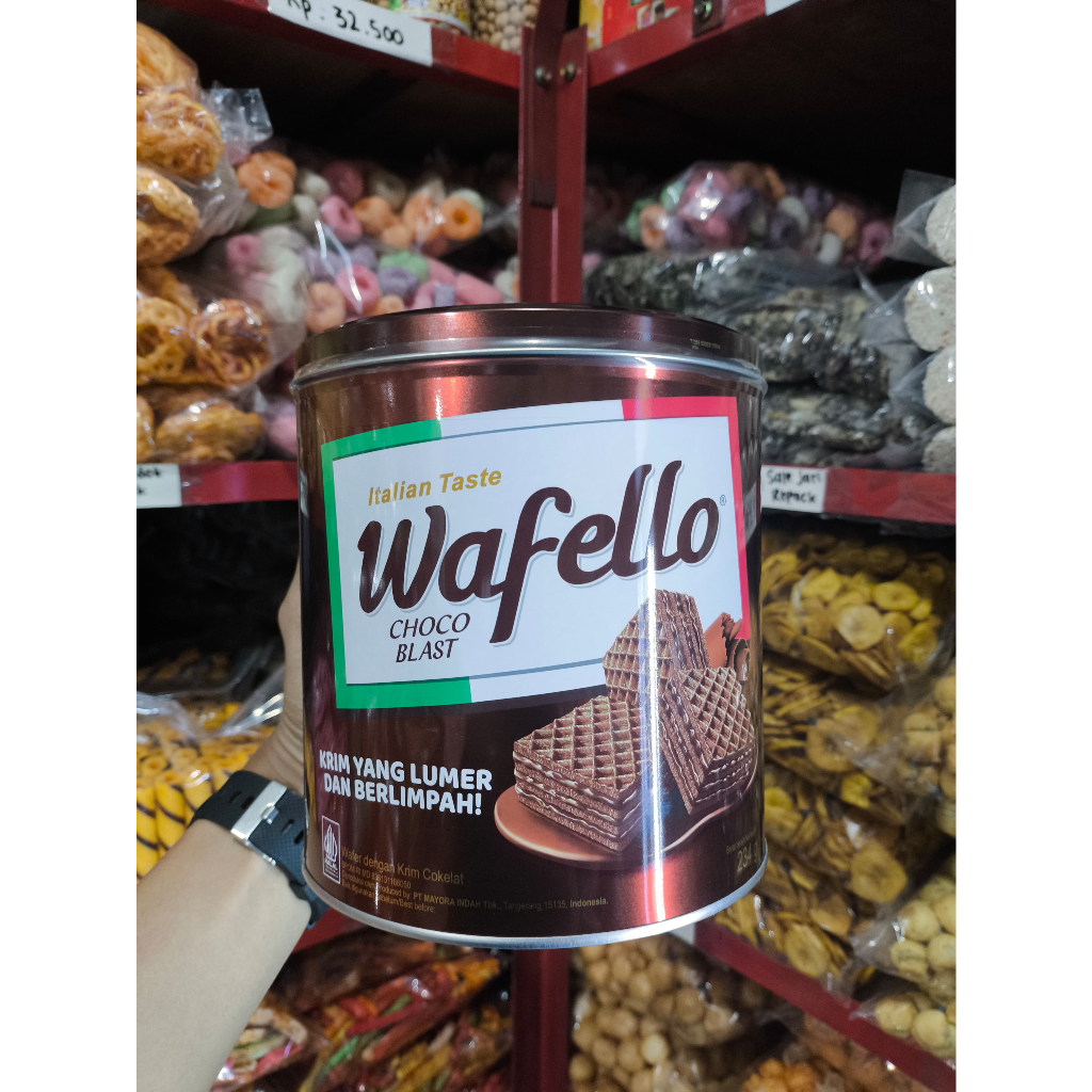 

WAFELLO WAFER COKLAT KARTONAN ISI 6 KALENG