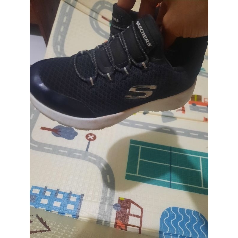 sepatu skechers hitam anak