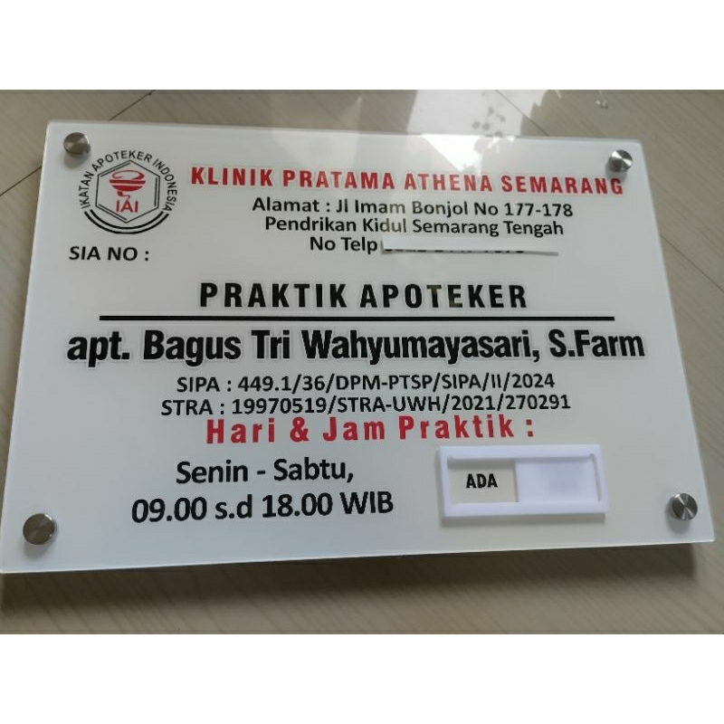 

Akrilik frame apoteker/papan praktek dokter dengan slot informasi geser ada/tidak ada