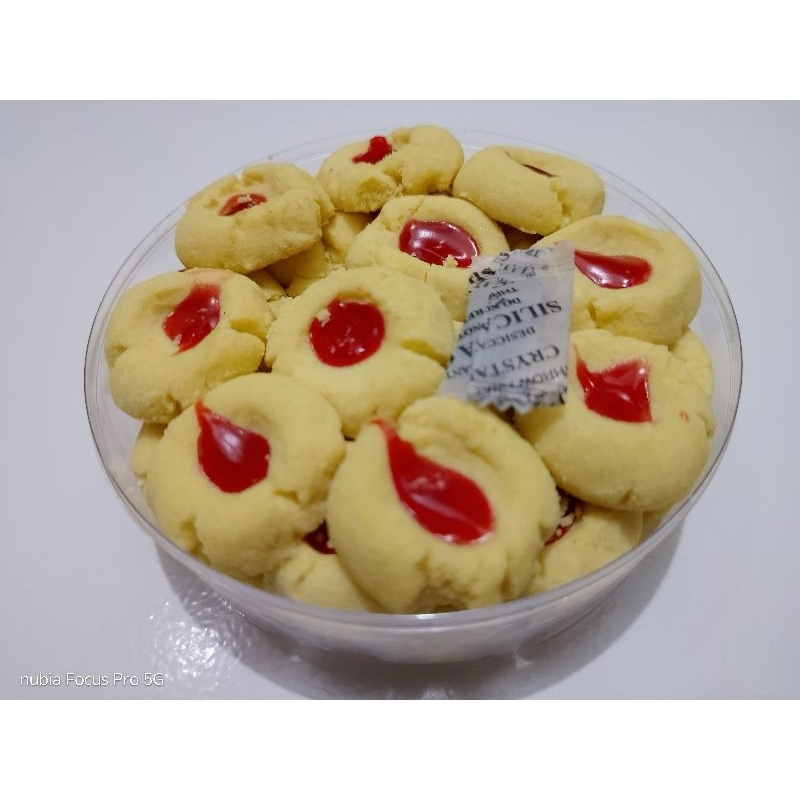 

Kue Thumprint Strawberry 250 gram (1/4 kg per toples) kue cemilan keluarga