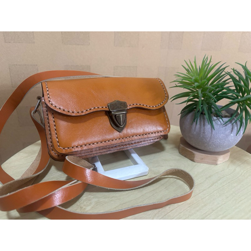 Tas Selempang Kulit Coklat