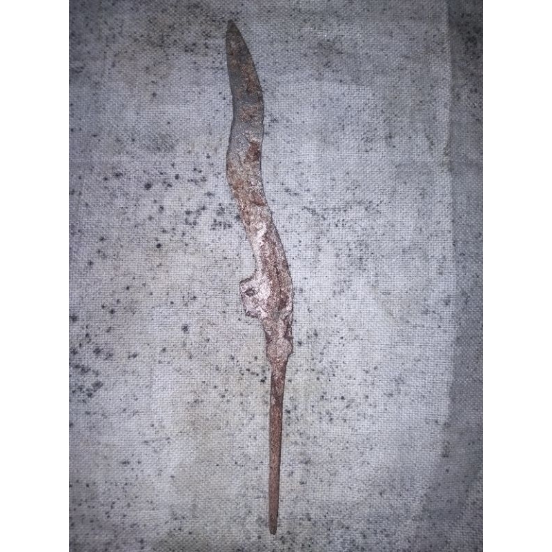 kujang jimatan besi temuan darat