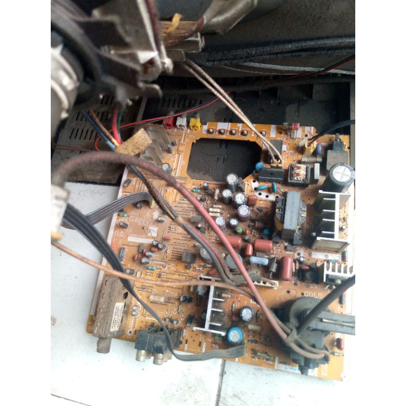 Mesin TV tabung Sharp Alexander slim 21inc, normal.