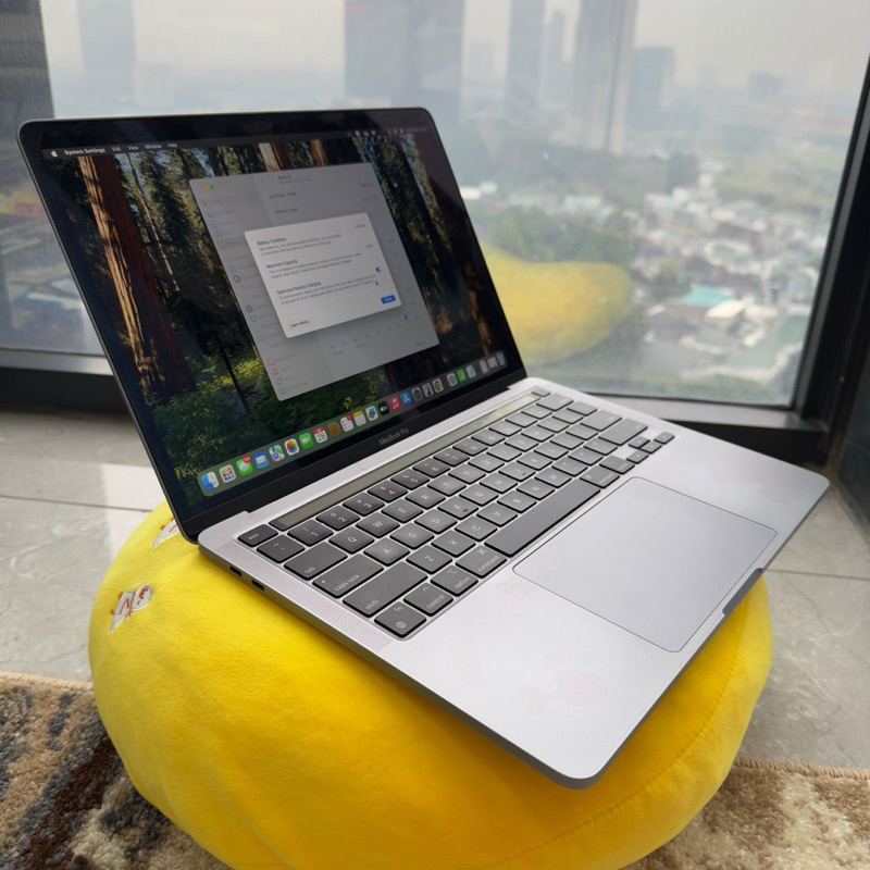 MacBook Pro 2020 13" M1 256GB Touchbar - laptop second preloved apple