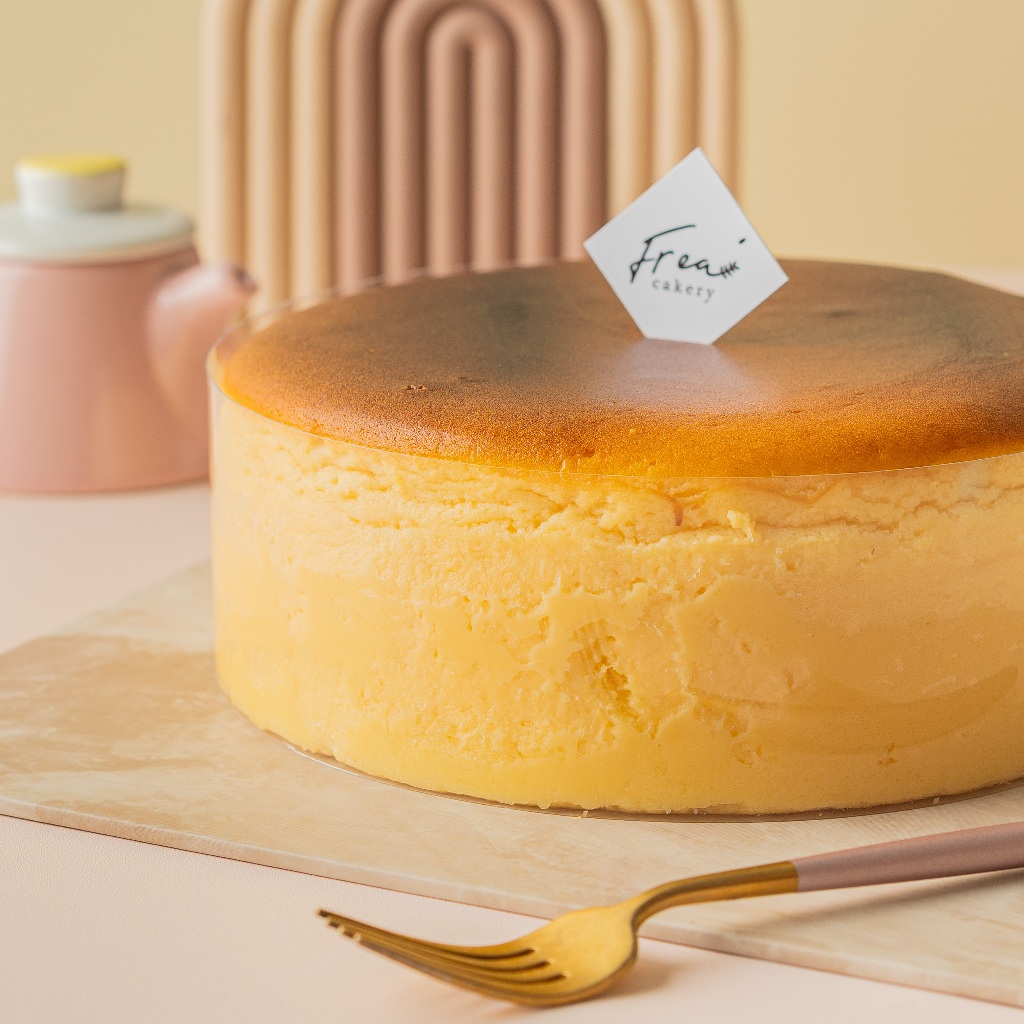 

Full Size Cheese Cake by Frea Cakery