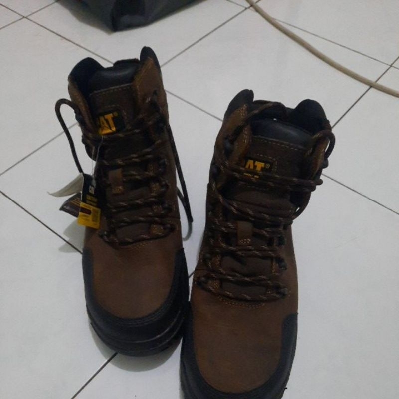 sepatu safety caterpillar