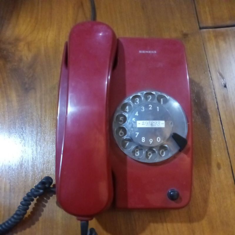 telepon jadul, barang antik , jadulan