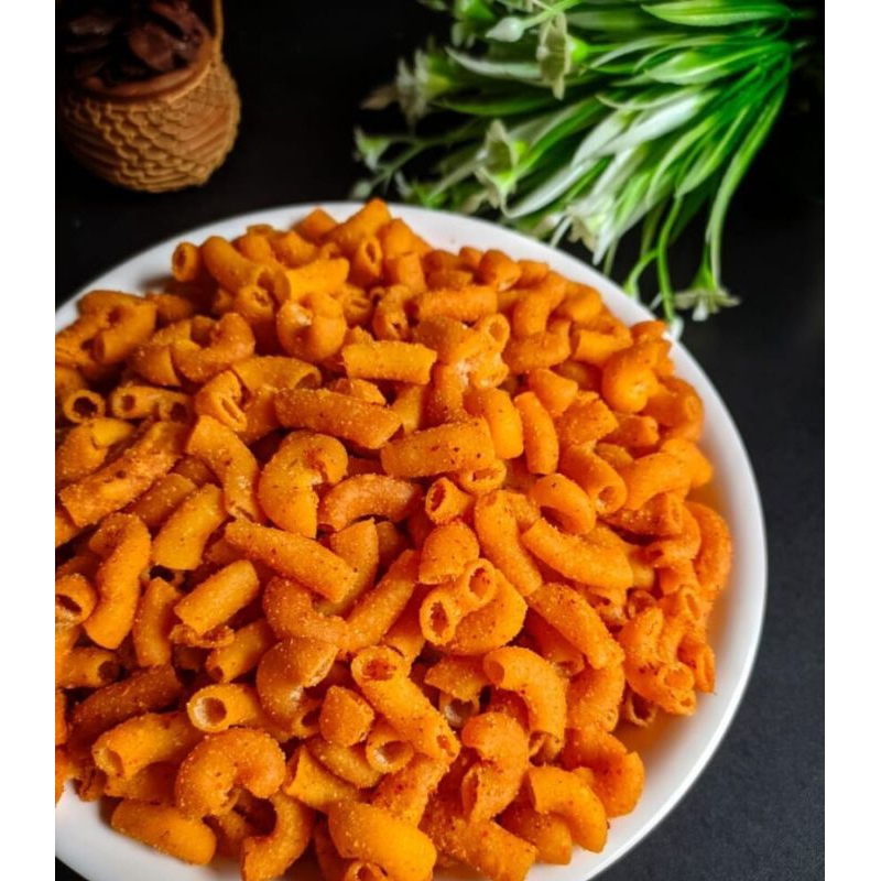 

cemilan,makroni,gurih/pedas/asin