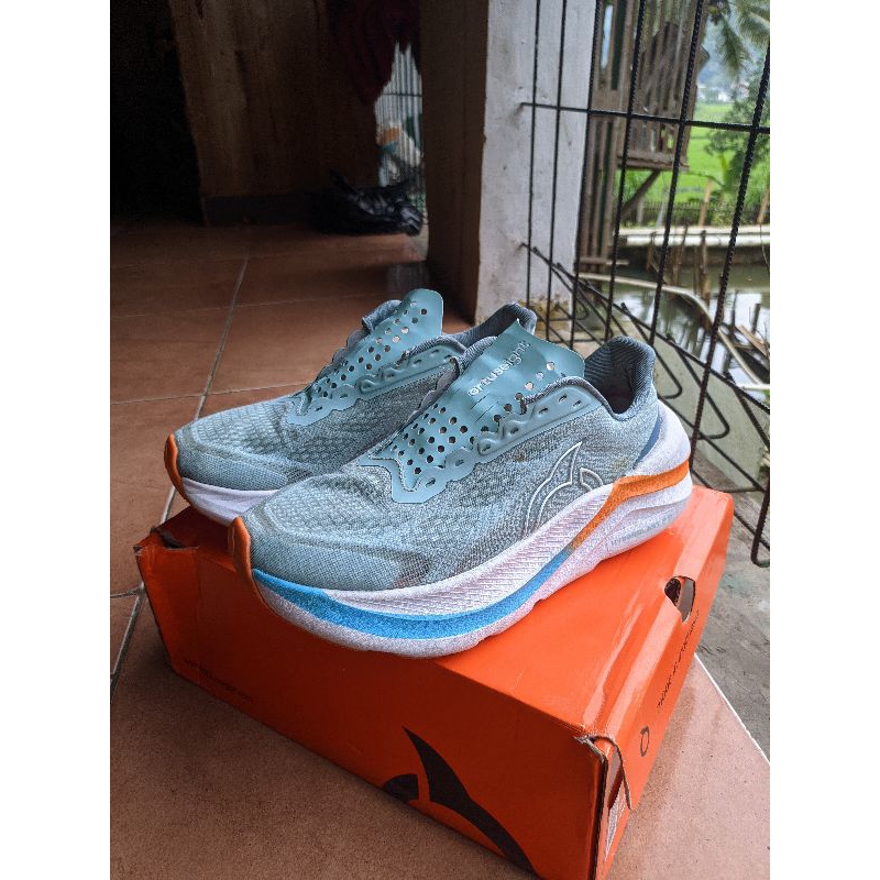 Sepatu running Ortuseight hyperblast 2.0 ukuran 39/25.2cm