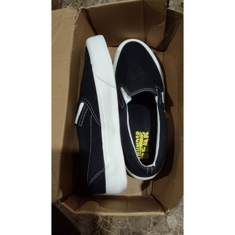 Preloved sepatu Thunderbear Unisex