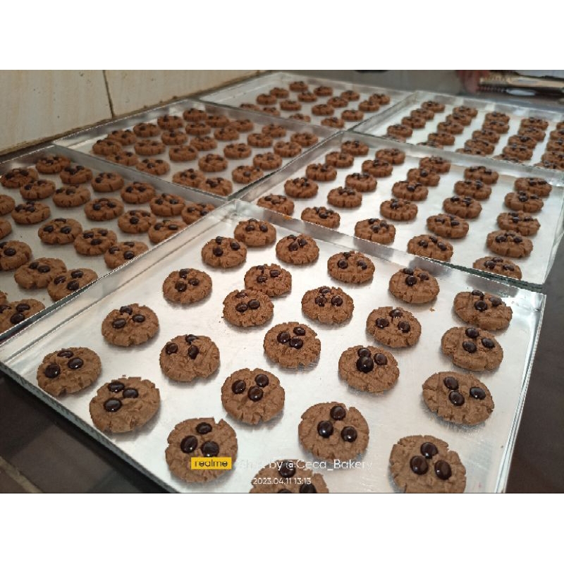 

choco chips kue kering premium 600ml