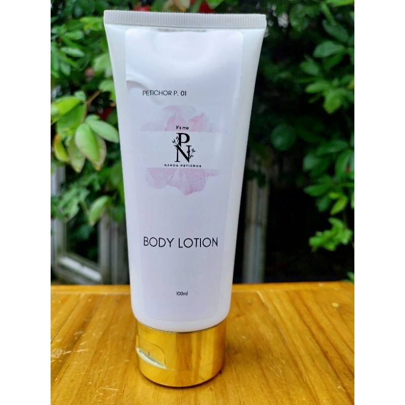Mencerahkan Body Lotion Narda Petichor P.01