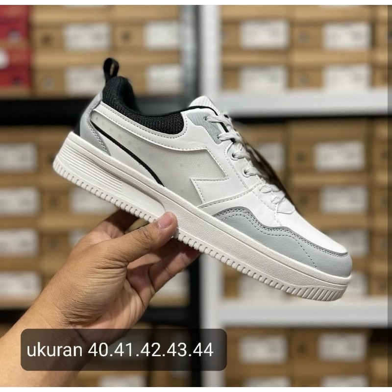 sepatu sneaker pria diadora original warna putih